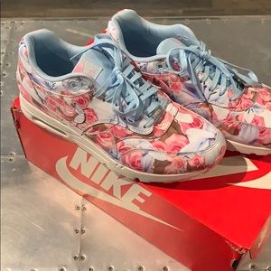 NIKE Air Max Ultra ‘Paris’ Limited Release Women